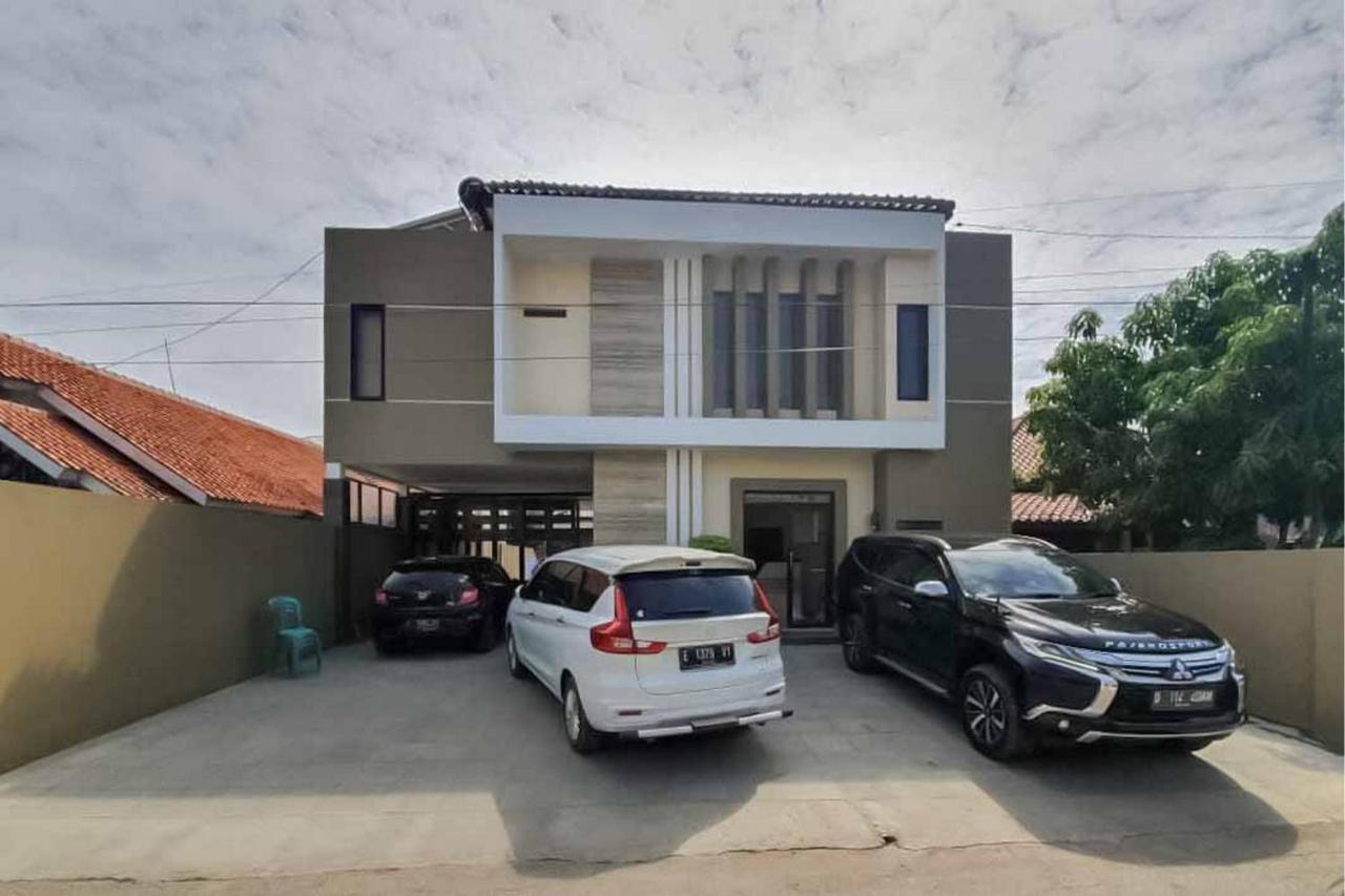 Jatiwangi Syariah Guest House Mitra Reddoorz Majalengka Buitenkant foto